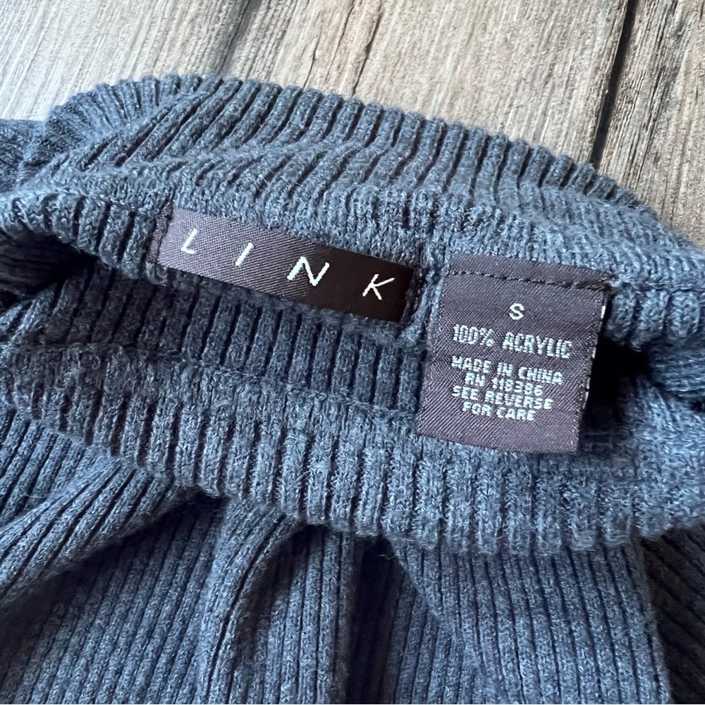 Link | Turtleneck Ribbed Sweater - Picture 5 of 10